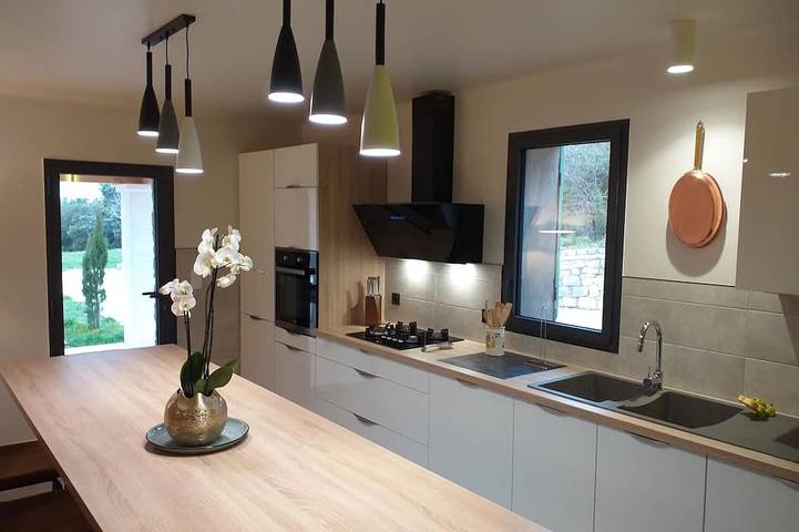Gîte pour 10 personnes, avec jacuzzi et jardin à Orgnac-l'Aven - 2