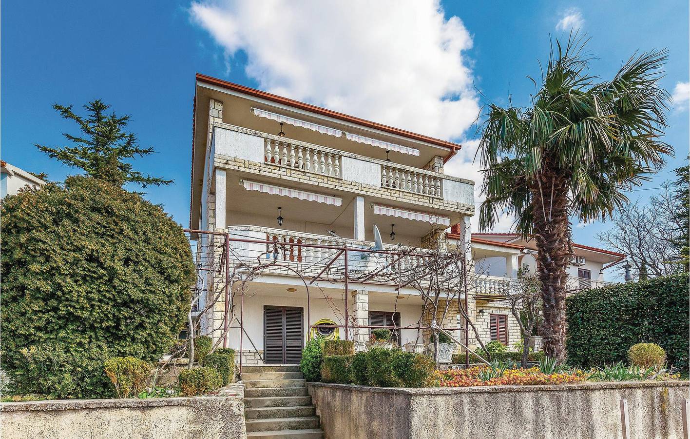Ganze Ferienwohnung, Gemütliche Ferienwohnung am Meer mit Terrasse und Parkplatz, 2 km vom Strand Vodna entfernt in Jadranovo, Primorje-Gorski Kotar