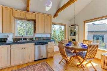 Vacation House for 4 Guests in Oceanside (Oregon), Oregon Coast, Picture 2