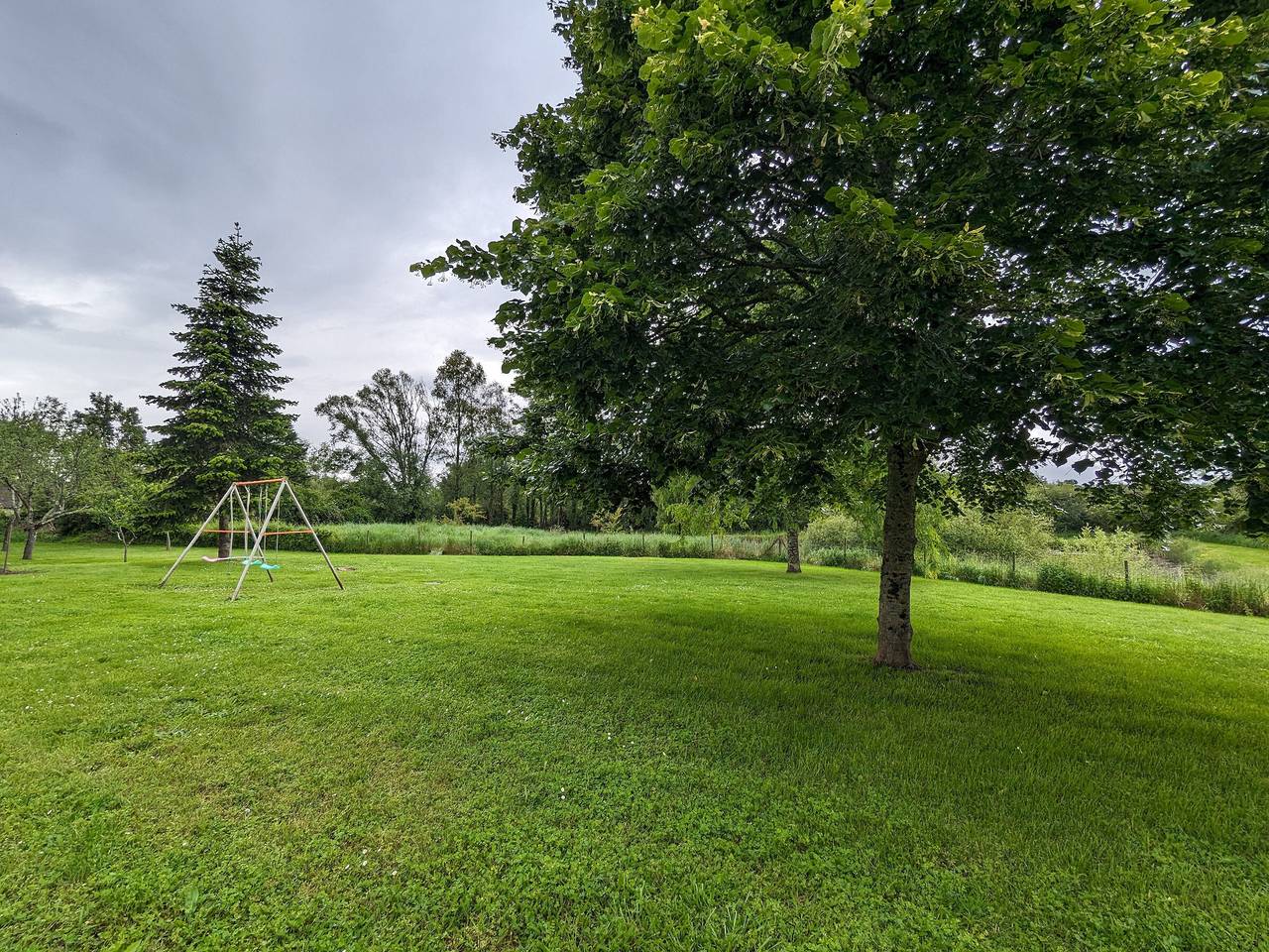 Gemütliches Ferienhaus im Herzen von Wald und Teichen, ideal für Angler und Naturliebhaber in Le Blanc und Umgebung