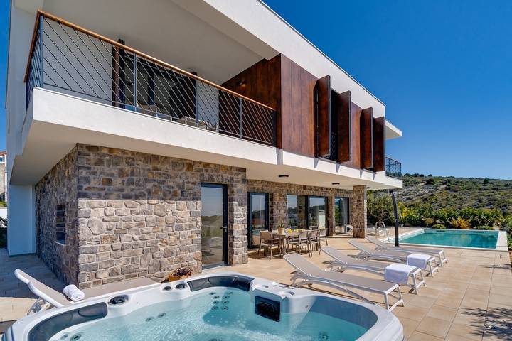 Ferienhaus für 10 Personen, mit Balkon/Terrasse und Pool sowie Sauna in Primosten - 3