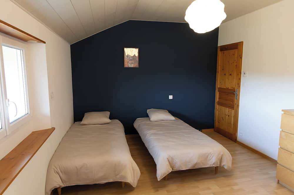 Entire apartment, Bright duplex 120 m², 6/8 pers, balcony, Jura nature in Saint-Claude (Jura), Parc naturel régional du Haut-Jura