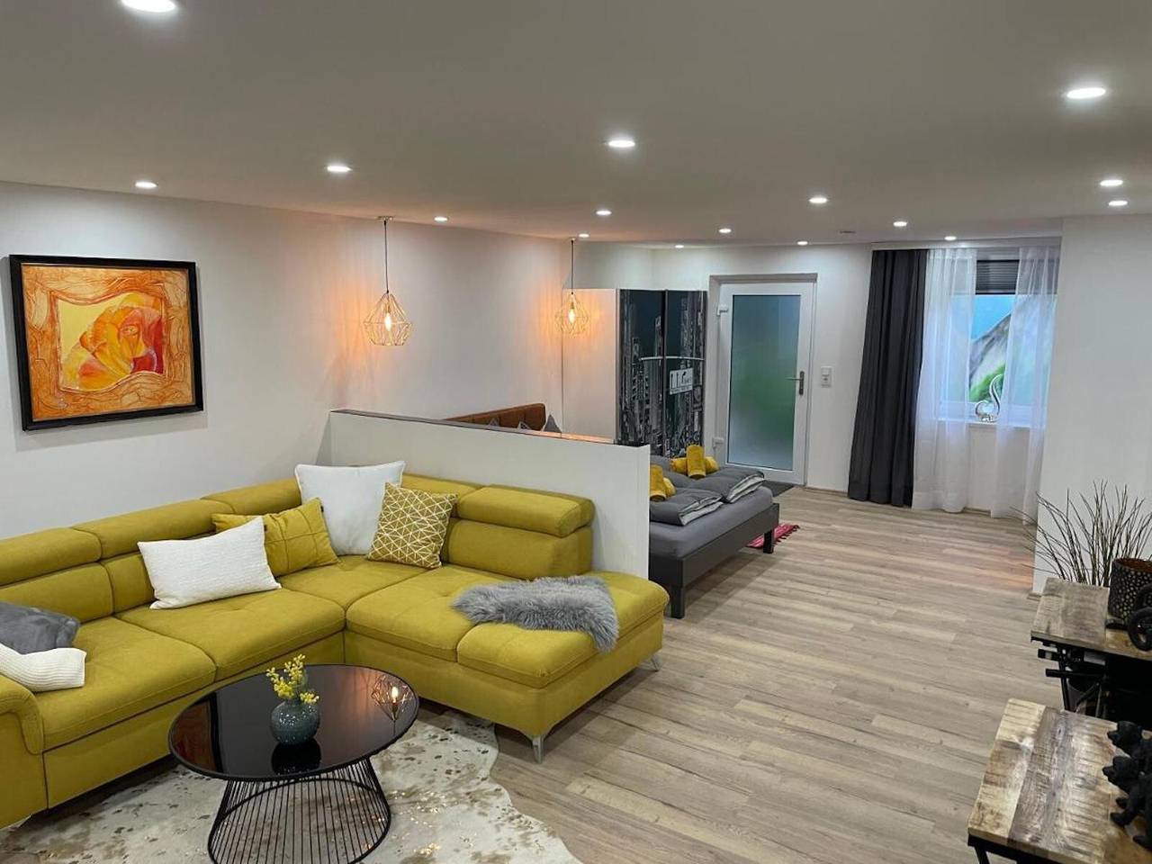 Entire apartment, Pet-Friendly 'Stylish basement loft' Apartment with Wi-Fi in Arzl, Innsbruck