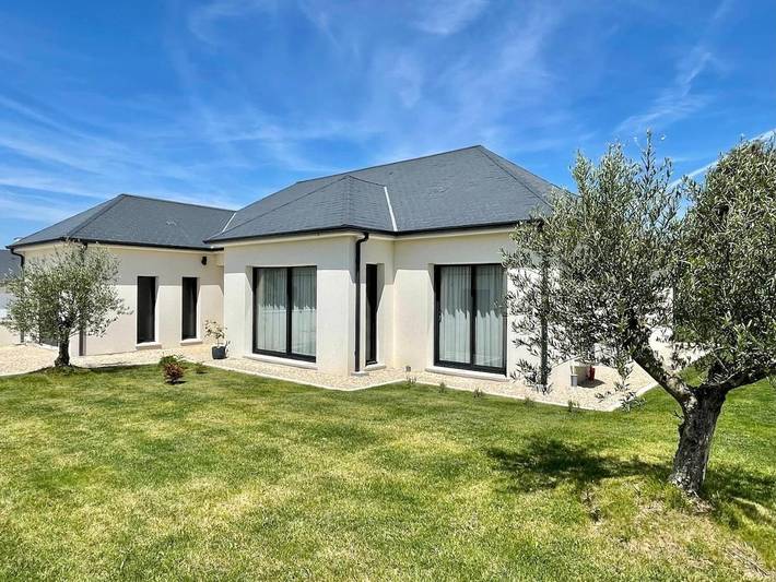 Location de vacances pour 6 personnes, avec terrasse à Chargé - 2