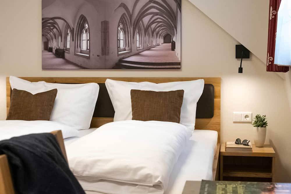 Ganze Wohnung, Komfortables Doppelzimmer in zentraler Lage am Marktplatz in Heidenheim in Heidenheim (Mittelfranken), Altmühltal