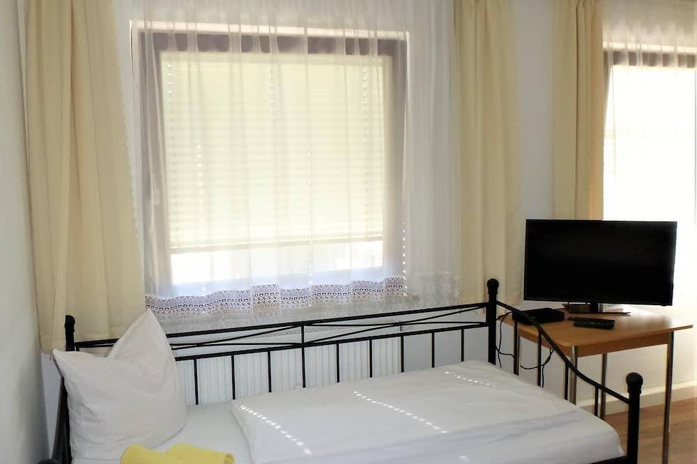 Apartamento entero, Habitacion Doble-Baño compartido-Zi 1-2-3 (1.Og.) in Núremberg, Franconia