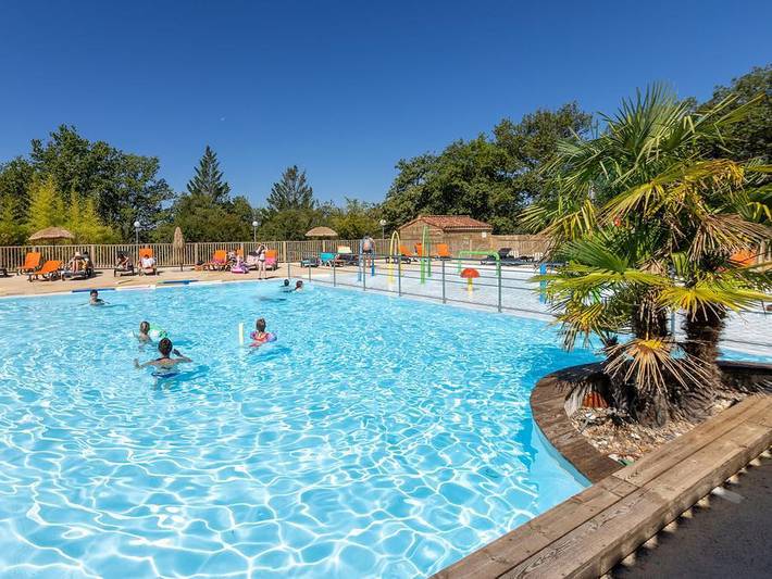 Camping pour 6 personnes, avec bassin pour enfant et sauna, animaux acceptés dans le Lot