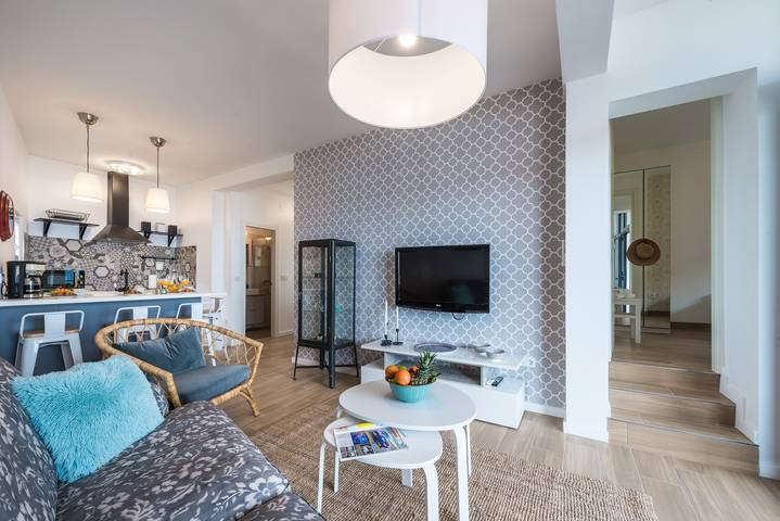 Entire apartment, Apartments Maris-Two Bedroom Apartment with Terrace and Sea View-address Plat  21 in Plat, Dubrovnik-Neretva