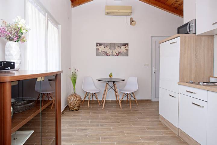 Ferienwohnung für 2 Personen, mit Balkon/Terrasse in Tisno