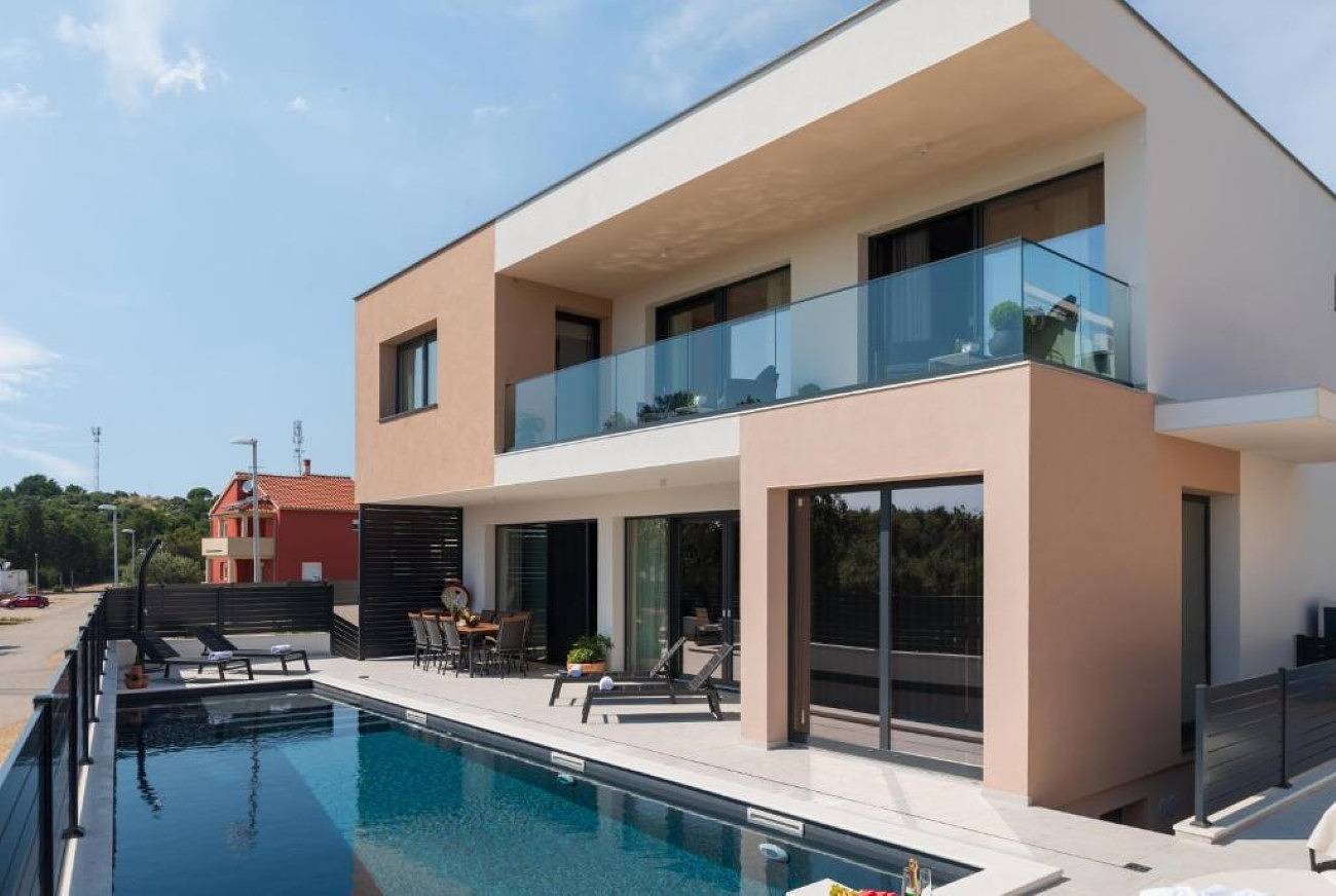 Villa Barbara with heated pool in Pakostane, Zadar
