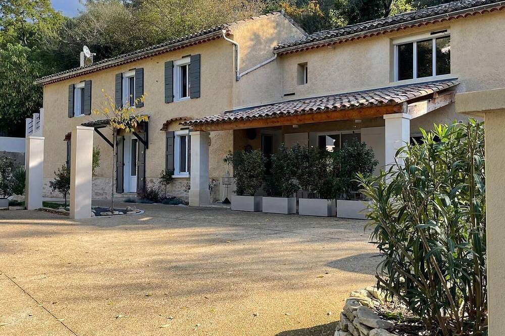 Mas Provencal 10 - 12 persons with swimming pool in Fontaine de Vaucluse in Fontaine-de-Vaucluse, Vaucluse