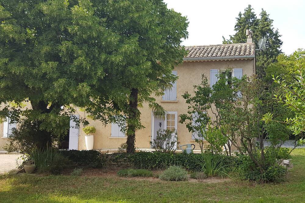 Authentisches provenzalisches Bauernhaus in der Nähe von Isle sur la Sorgue in Saumane-de-Vaucluse, Vaucluse