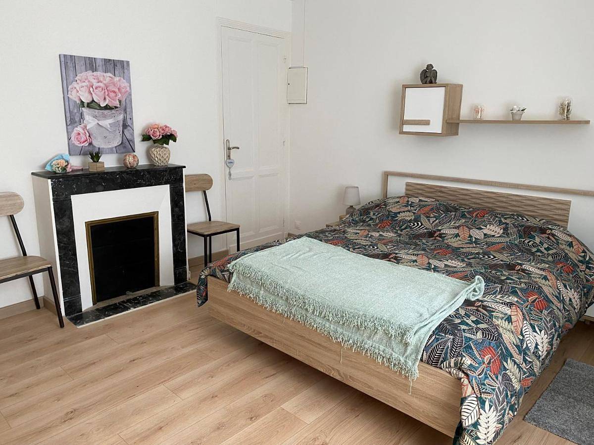 Appartement entier, One-Bedroom Apartment in Mouleydier, Périgord Pourpre