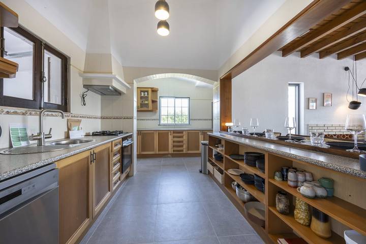 Ferienhaus für 6 Personen, mit Seeblick und Garten sowie Pool und Terrasse, kinderfreundlich in Aljezur - 4