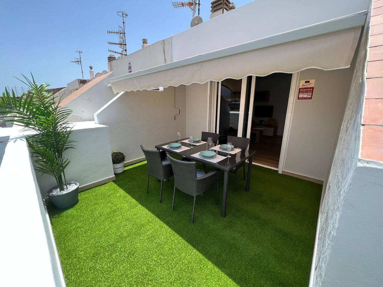 Entire apartment, Vacation Apartment 'Precioso Atico Vista Teide' with Mountain View, Wi-Fi and Air Conditioning in Las Galletas, Arona