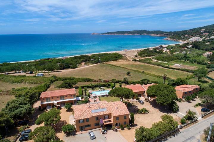 Hôtel pour 6 personnes, avec piscine et jardin