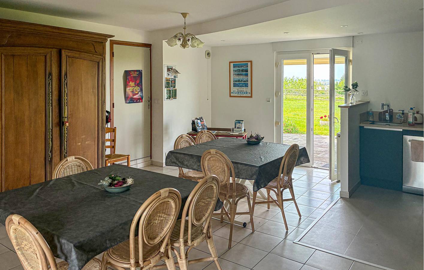 Appartement confortable avec jardin, Wi-Fi, à proximité du littoral et des restaurants in Huisnes-sur-Mer, Baie du Mont-Saint-Michel