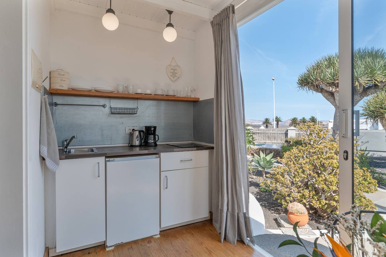 Appartement entier, Appartement de vacances 'Suite Arte y Dragos' avec vue montagne, terrasse et Wi-Fi in San Bartolomé, Lanzarote