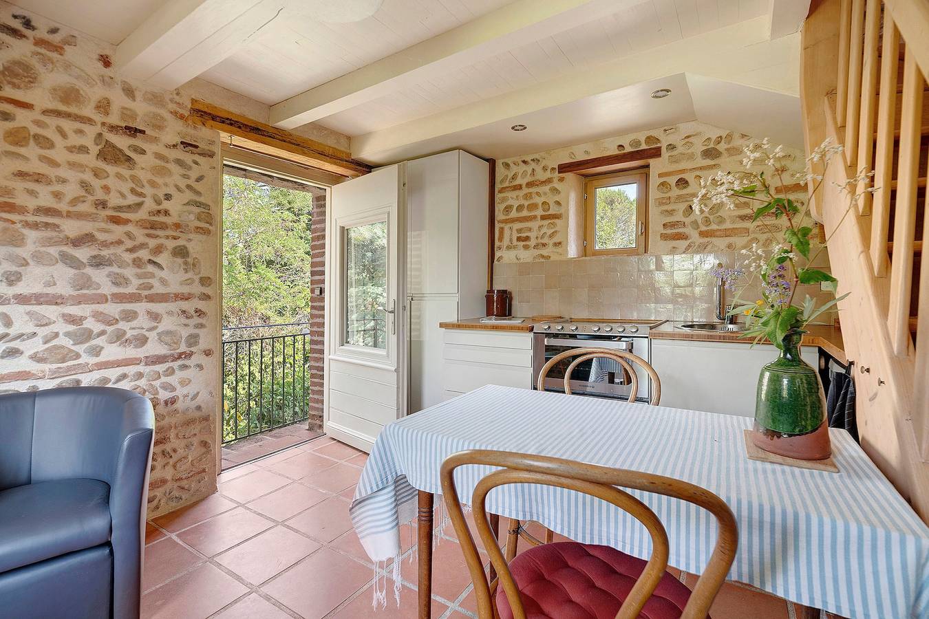 Holiday Home 'Le Galet Du Chant Du Buc' with Shared Pool, Private Garden and Wi-Fi in Marssac-sur-Tarn, Albi region