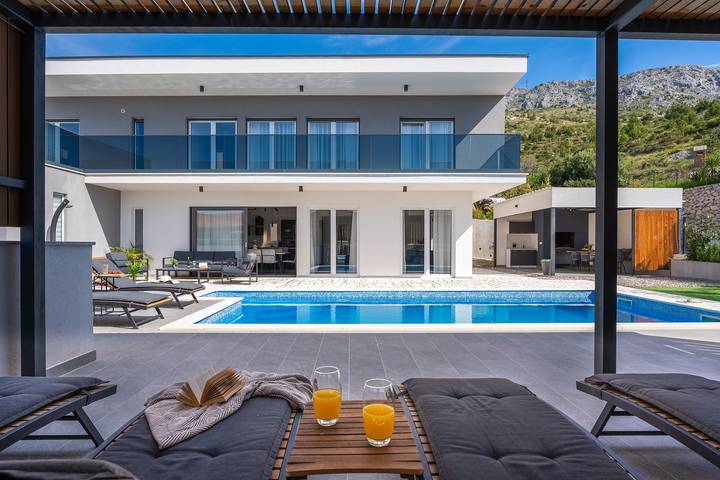 Villa for 8 personer med balkon/terrasse in Dugi Rat, Omiš-Riviera