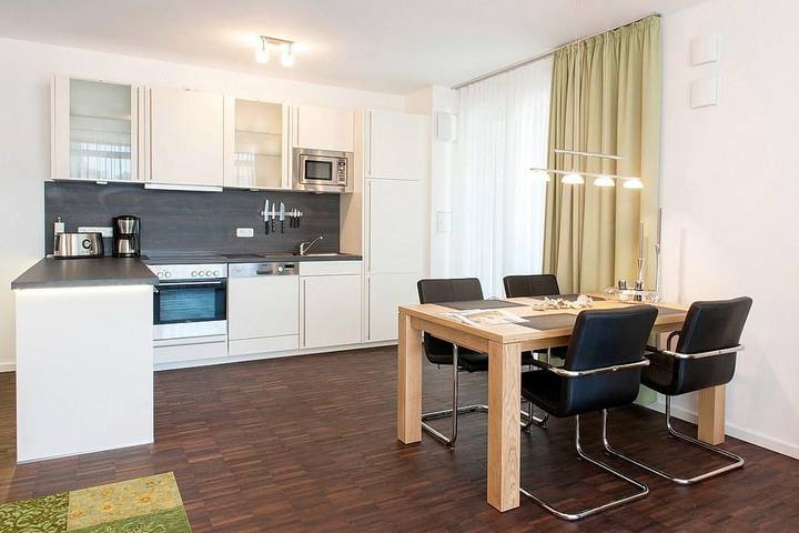 Ferienwohnung für 6 Personen, mit Whirlpool und Balkon in Binz - 2