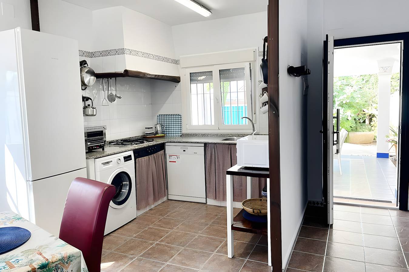 Casa vacacional 'Raul' con piscina compartida, Wi-Fi y aire acondicionado in Playa El Palmar, Vejer de la Frontera