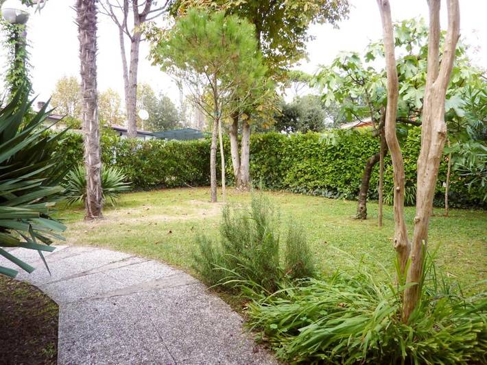 Bungalow für 4 Personen, mit Terrasse und Garten, mit Haustier in Bibione - 2