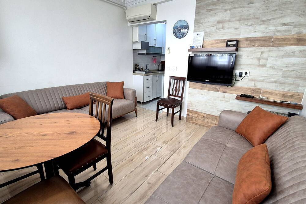 Entire apartment, Explore Istanbul Cihangir Flat near Public Transit in Beyoğlu, Istanbul