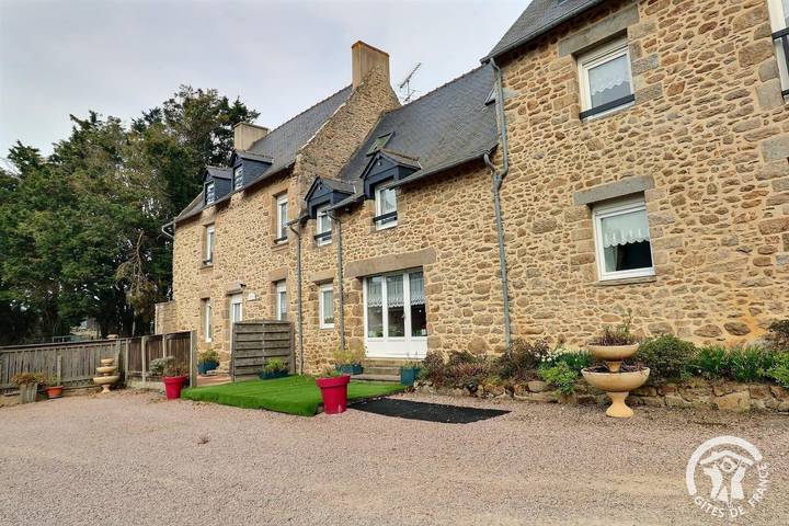 Maison de vacances pour 3 personnes, avec terrasse et jardin à Saint-Méloir-des-Ondes
