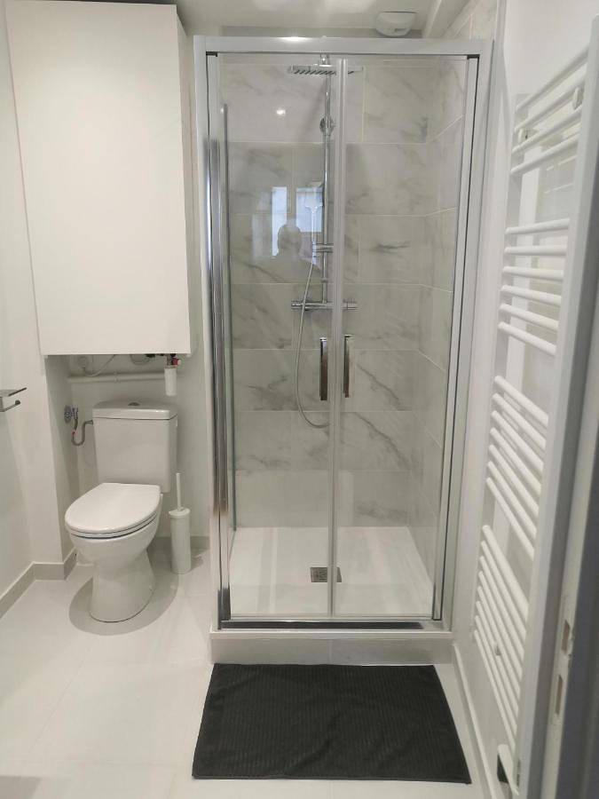 Appartement entier, 2P refait à neuf, calme, quartier historique, entre seine et cathédrale in Mantes-la-Jolie, Yvelines