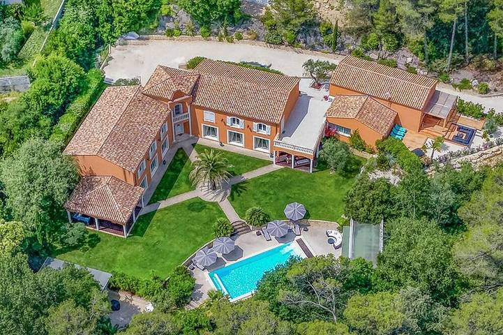 Maison de vacances pour 10 personnes, avec Balcon et Jacuzzi ainsi que Jardin et Piscine à Cannes-et-Clairan