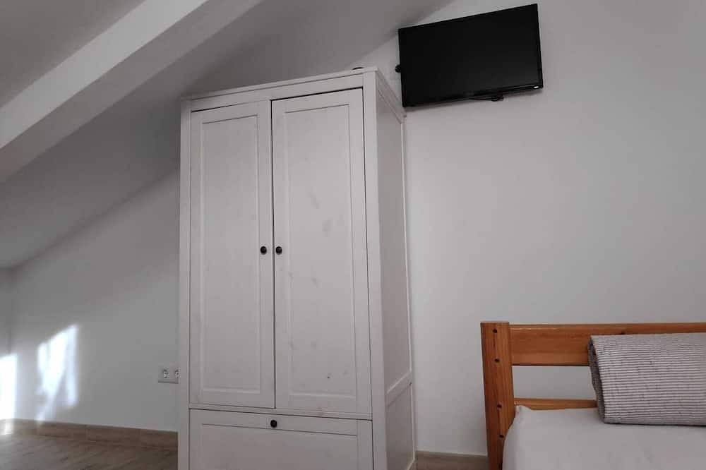 Entire apartment, Apartamento El Almencino in Tolox, Sierra de las Nieves