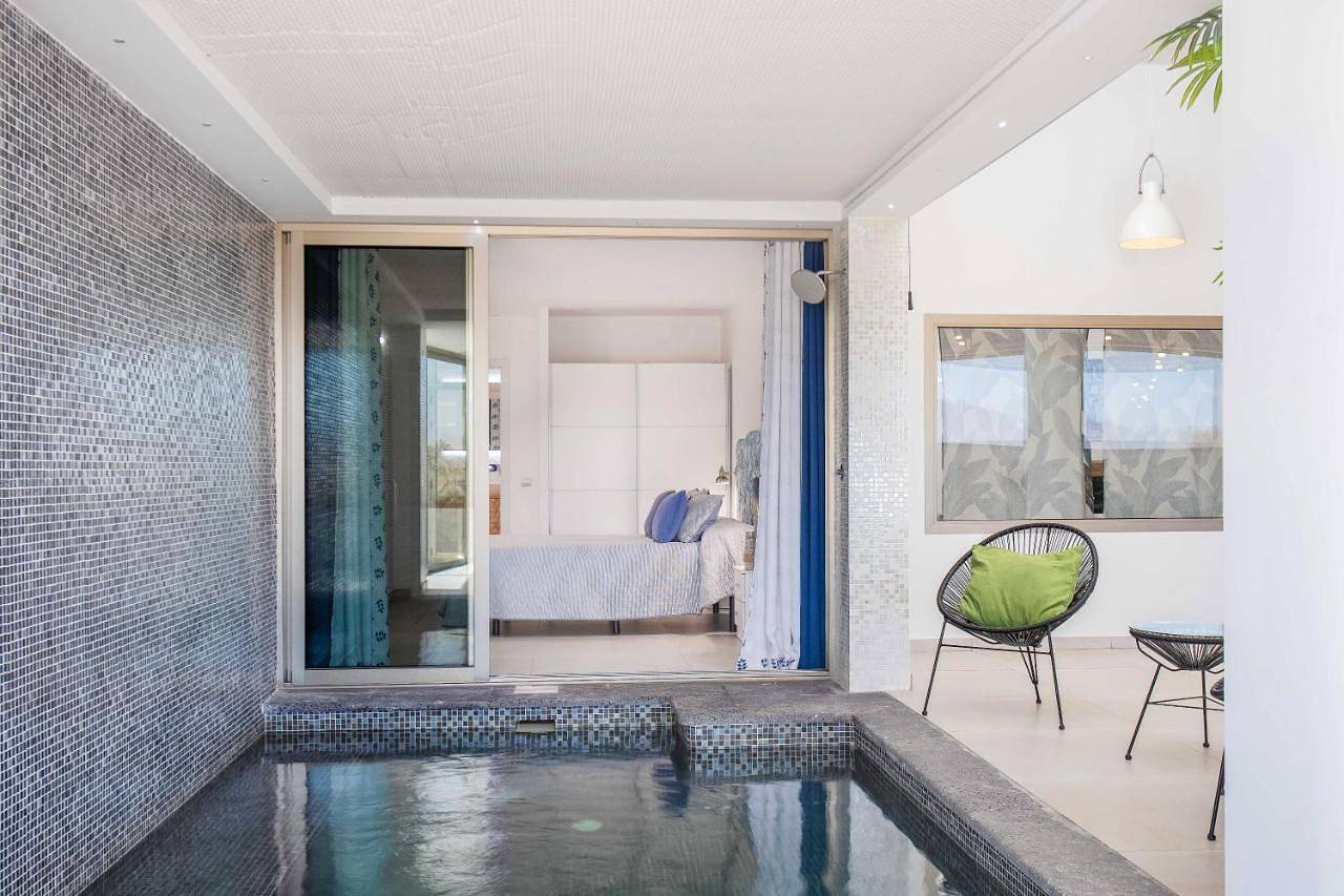Villa Selene heated Indoor Pool in Playa Esmeralda Norte, Pájara