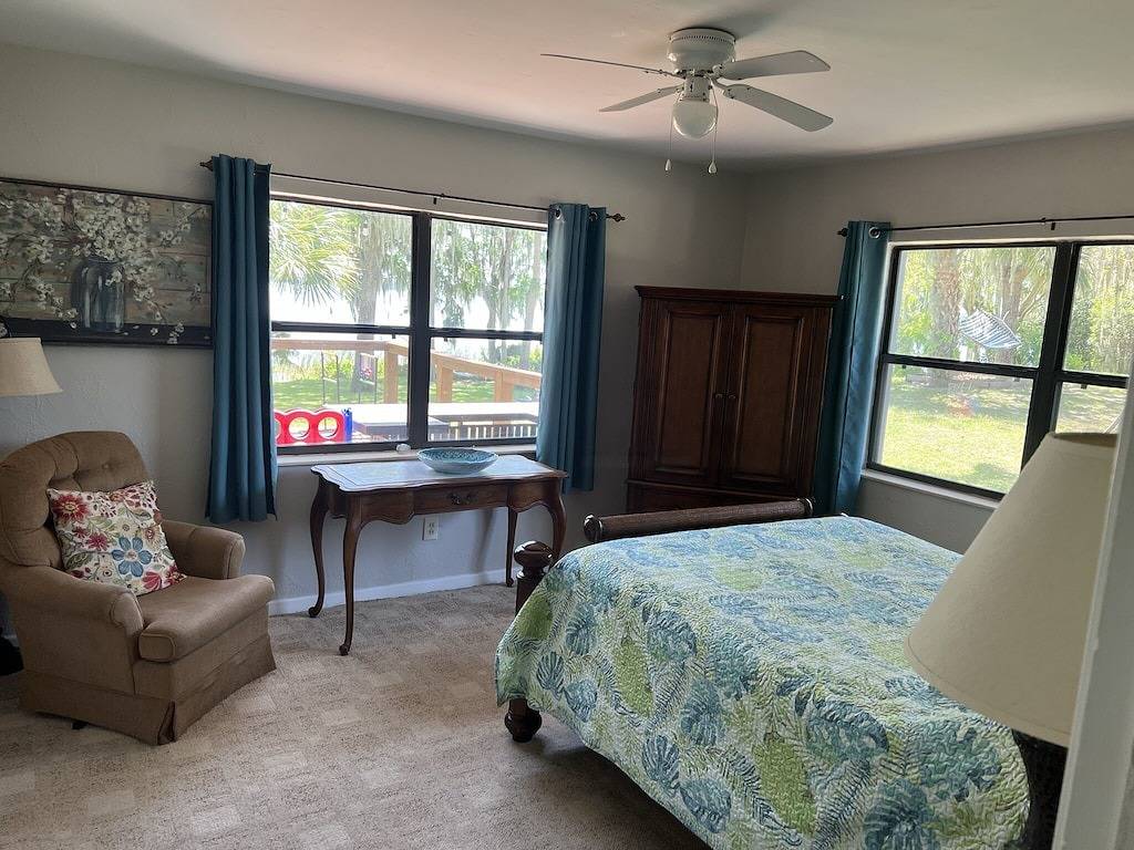 Beautiful lake house with large deck overlooking Lake Pierce in Lake Pierce, Zentral Florida