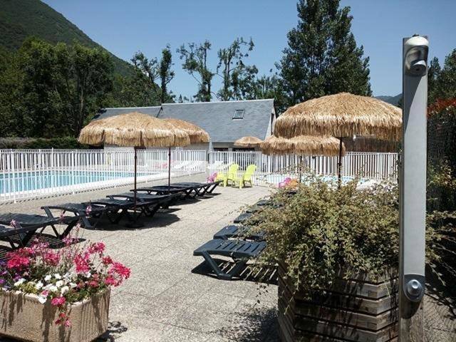 Location de vacances pour 4 personnes, avec vue ainsi que piscine et terrasse à Bourisp - 2