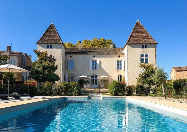 Location de vacances pour 22 personnes, avec piscine et jardin à Lamagistère