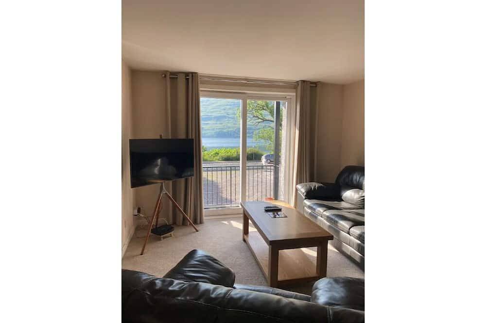 Entire apartment, Appin, Beautiful Lochside Apartment with Balcony in Fort William, Highlands