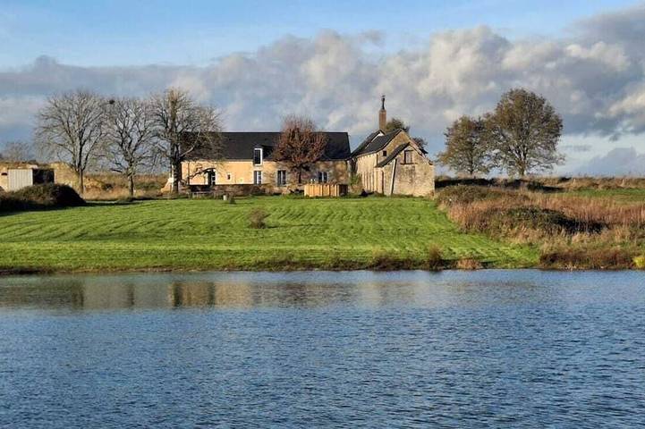 Location de vacances pour 14 personnes, avec Jardin à Bouère