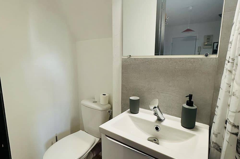 Entire apartment, Quiet Studio 12 with Wifi and Parking in Troyes in Troyes, Aube