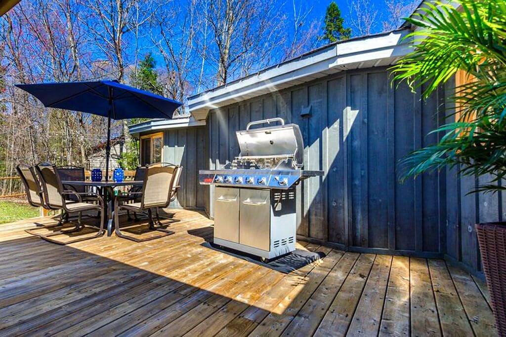 The Triple Round House, In The Heart Of Hidden Valley Ski Hill & Peninsula Lake in Muskoka