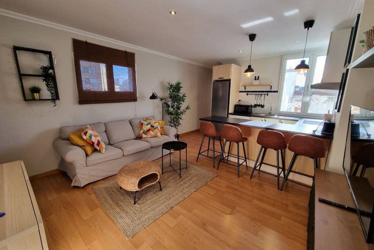 Apartamento entero, 123A - A un paso de la playa, muy luminoso in Distrito Centro (Gijón), Gijón