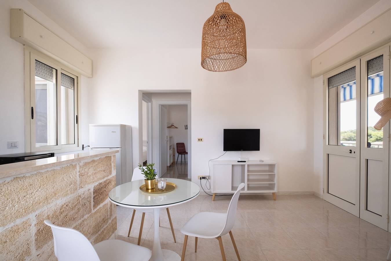 Appartamento intero, Casa vacanze 'Rent A Break - Geranio' con giardino in comune, Wi-Fi e aria condizionata in Scala di Furno, Golfo di Taranto