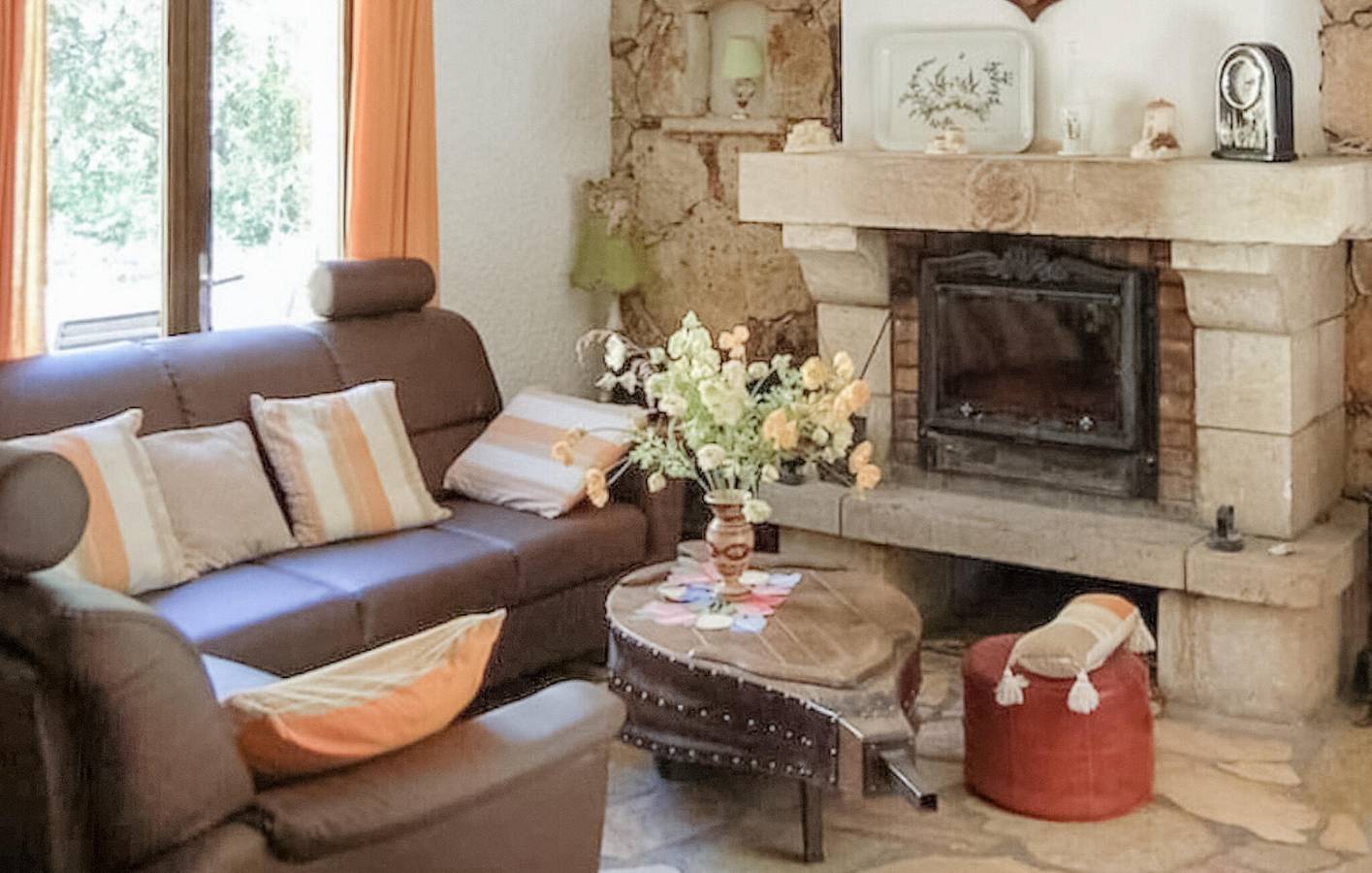 Charmant appartement de 2 chambres avec piscine près de Moissac-Bellevue in Régusse, Région de Brignoles