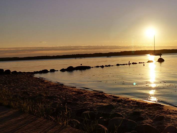 Ferienwohnung für 3 Personen, mit Seeblick und Garten, kinderfreundlich in Rüdeheck