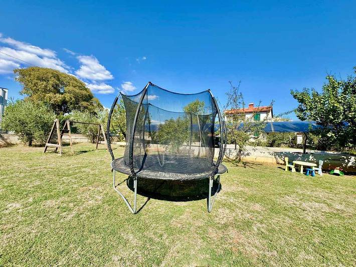Ganze Ferienwohnung, Ferienwohnung mit gemeinsamem Pool und Balkon in Krnica, Marčana