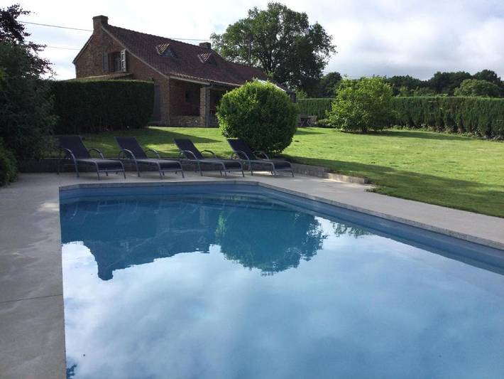 Location de vacances pour 6 personnes, avec vue ainsi que jardin et piscine à Chimay - 2