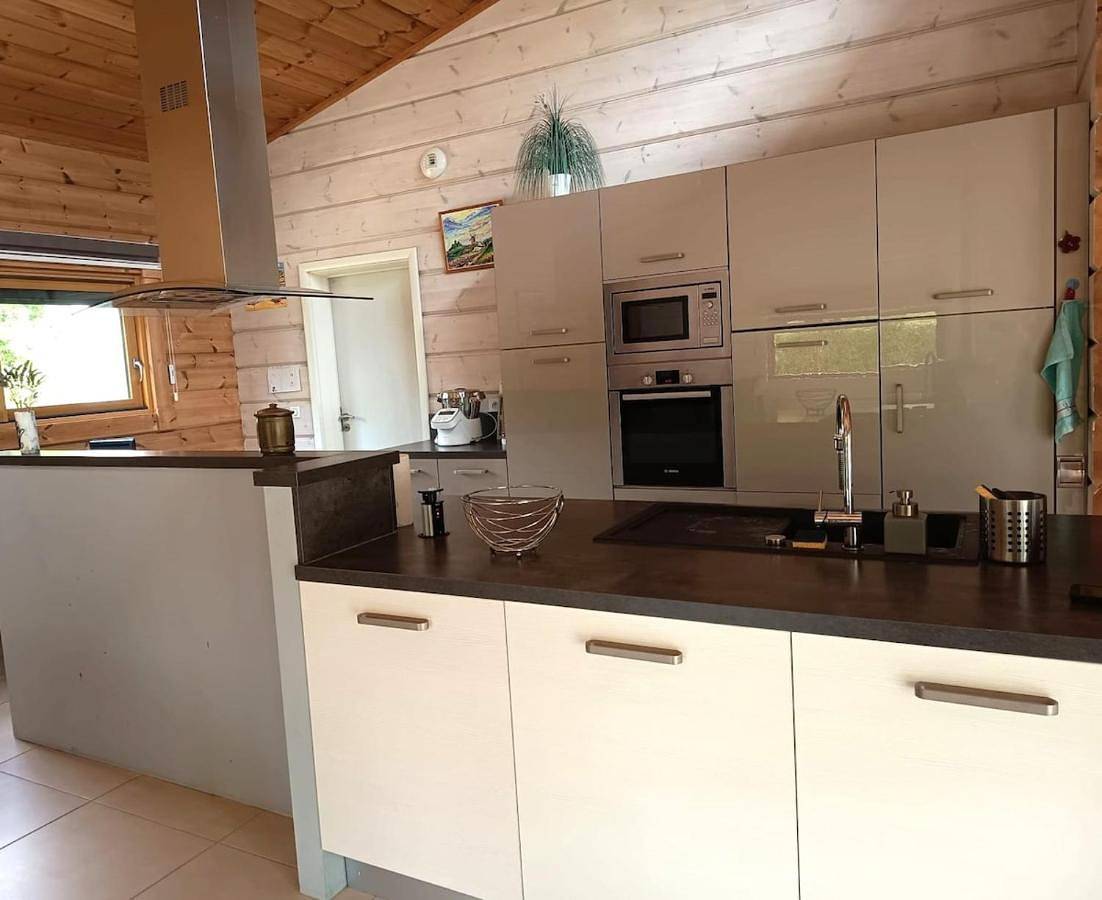 Three-Bedroom Chalet in Elliant, Région de Quimper