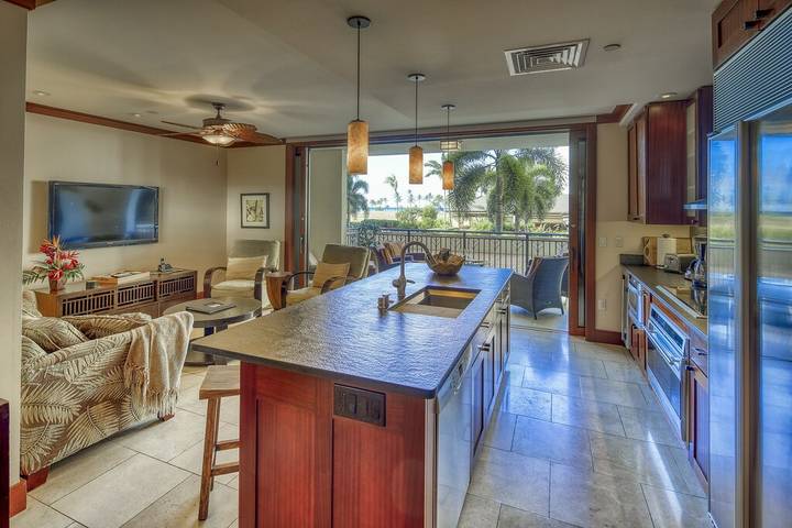Vacation rental for 8 people, with pool and balcony as well as hot tub in Ko Olina