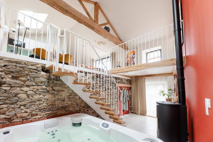 Gîte pour 4 personnes, avec jacuzzi et balcon à Monnières