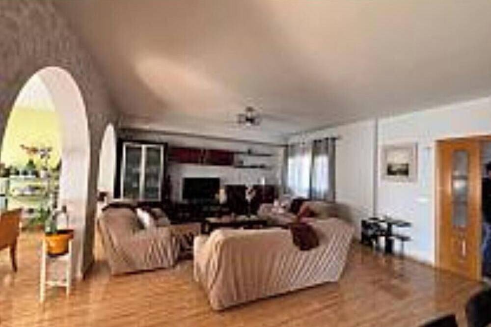 Casa Amplia en Toledo con Piscina Privada Ideal para Grupos in El Casar de Escalona, Provincia de Toledo